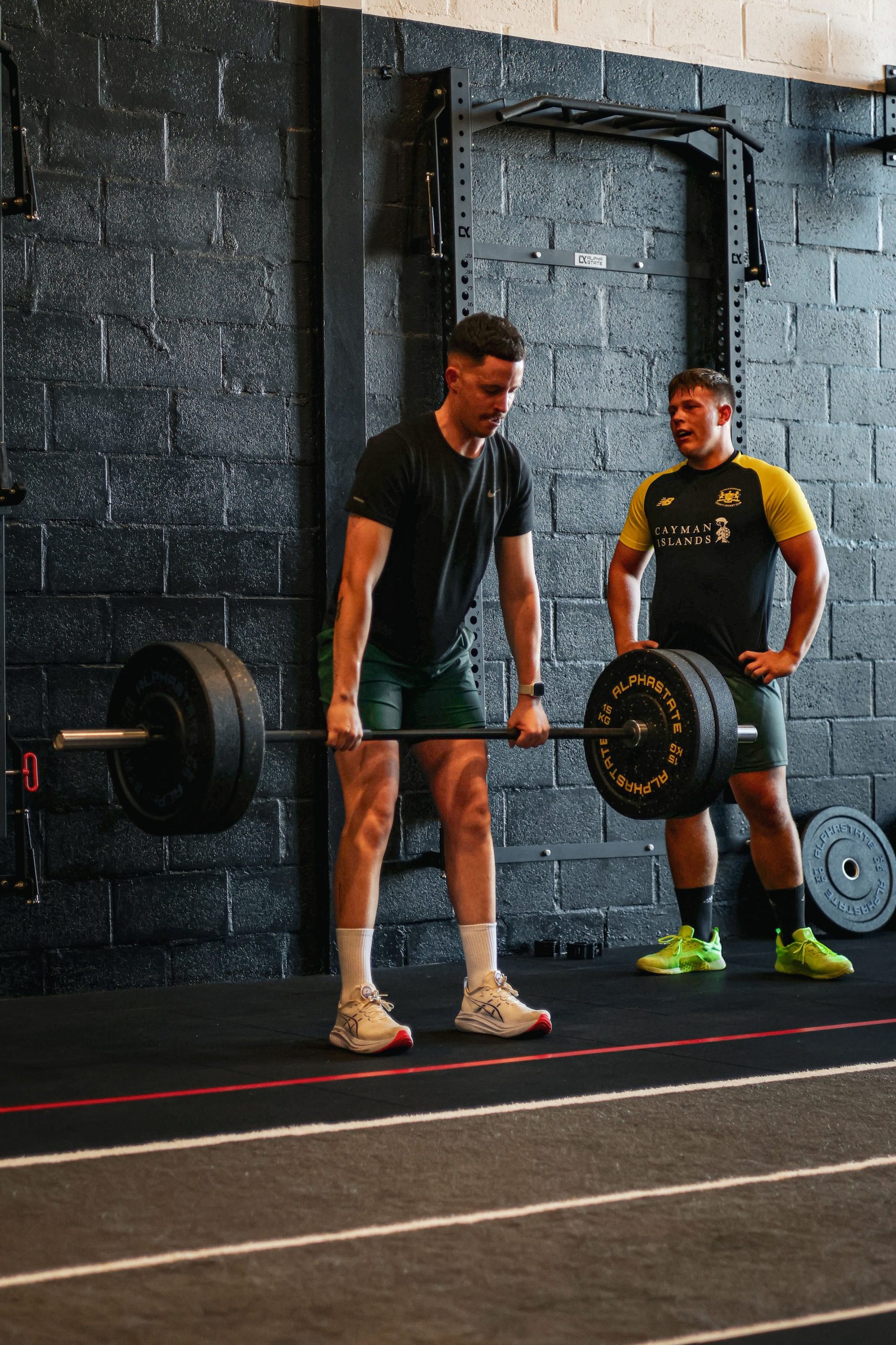 Strength training with barbells at Move360